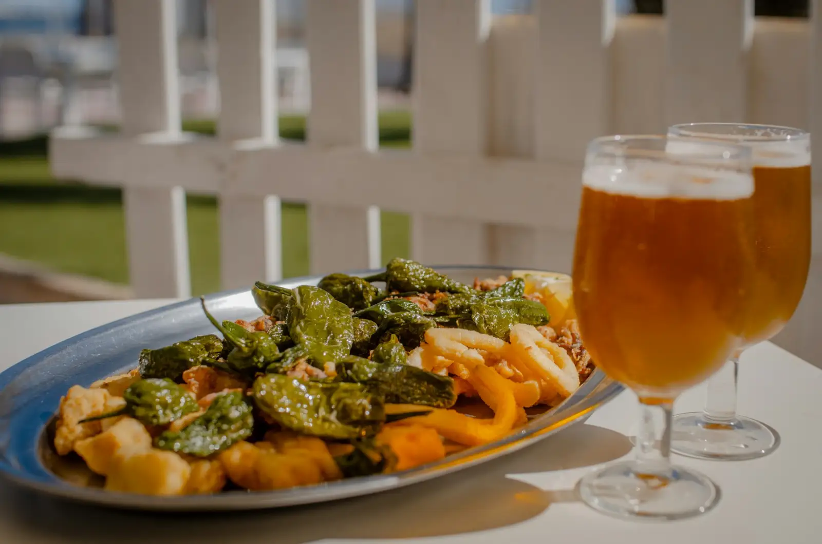 Pimientos de Padrón y cerveza (foto ilustrativa)
